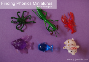 Kids love miniatures! Here's a great post on Finding Phonics Miniatures shared by Jo of JoJoEbi.com on MontessoriBloggersNetwork.com